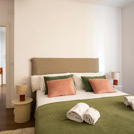 Comfort And Style In The Center Of *