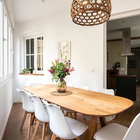 Comfort And Style In The Center Of *