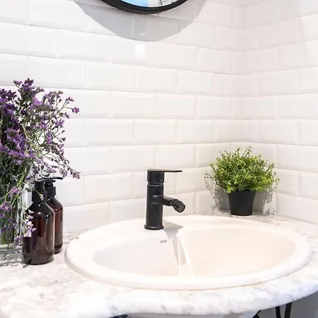 Comfort And Style In The Center Of Apartment *