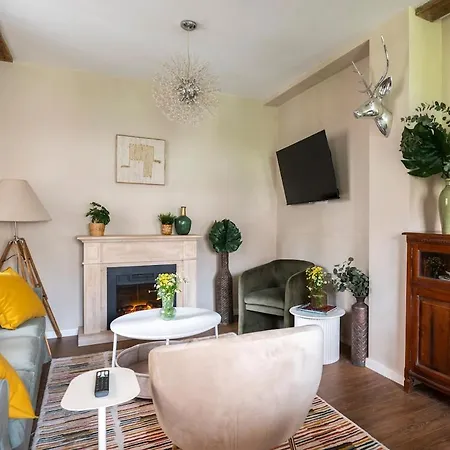 Comfort And Style In The Center Of Apartment