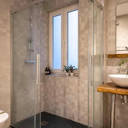 Comfort And Style In The Center Of Apartment